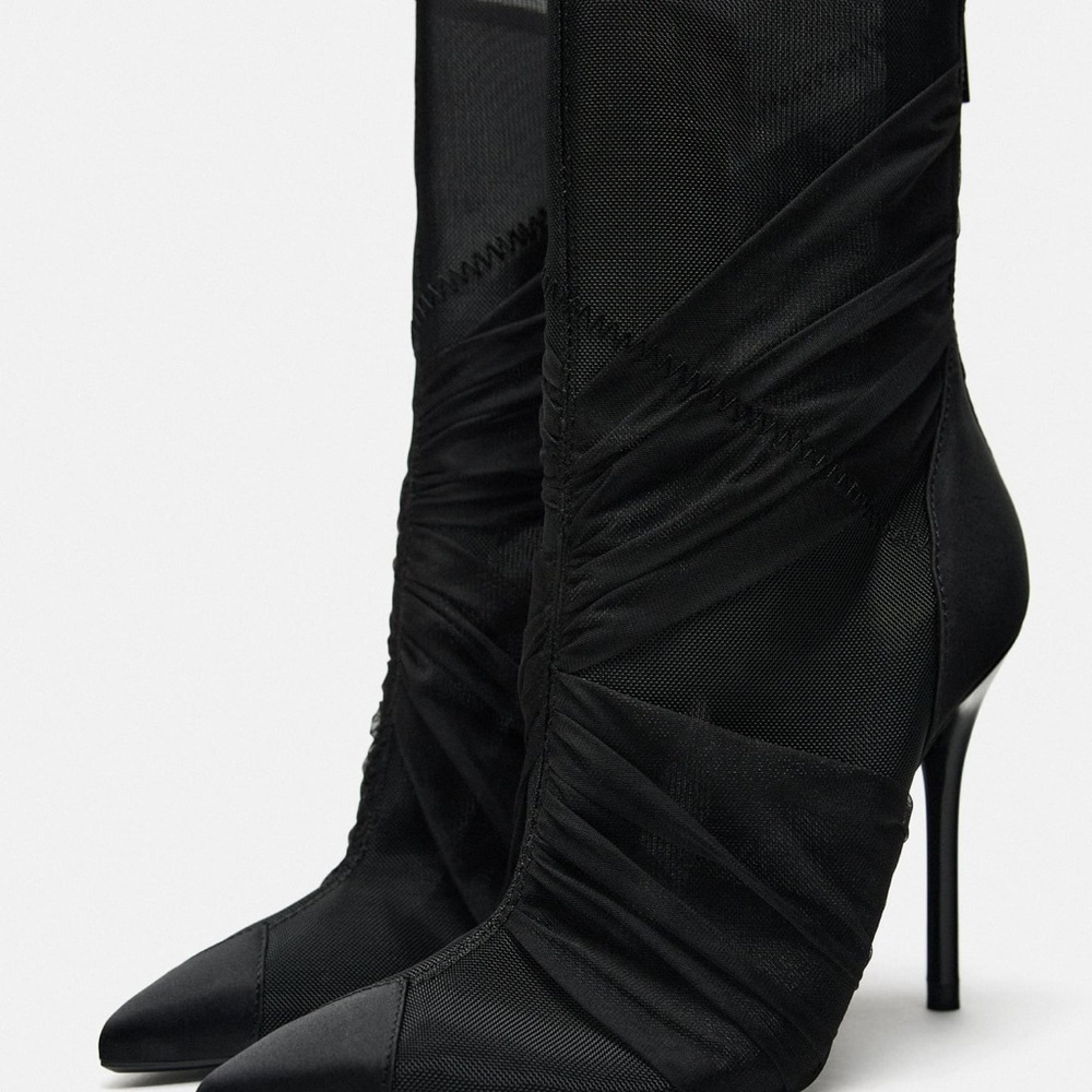 🖤 NWT” Zara “ Black Mesh Booties